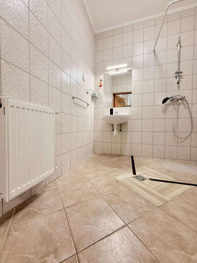 Eladó családi ház Dédestapolcsányon - Kép 9