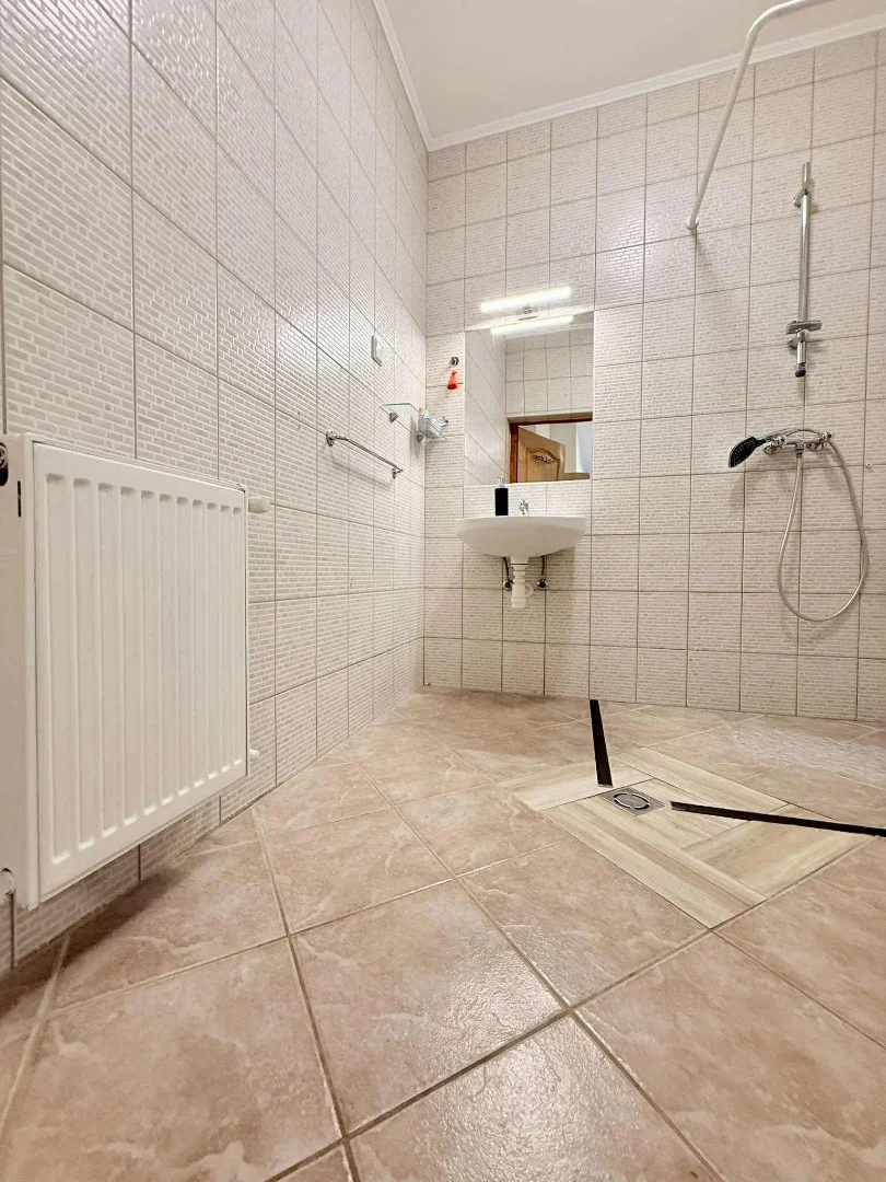 Eladó családi ház Dédestapolcsányon - Kép 9