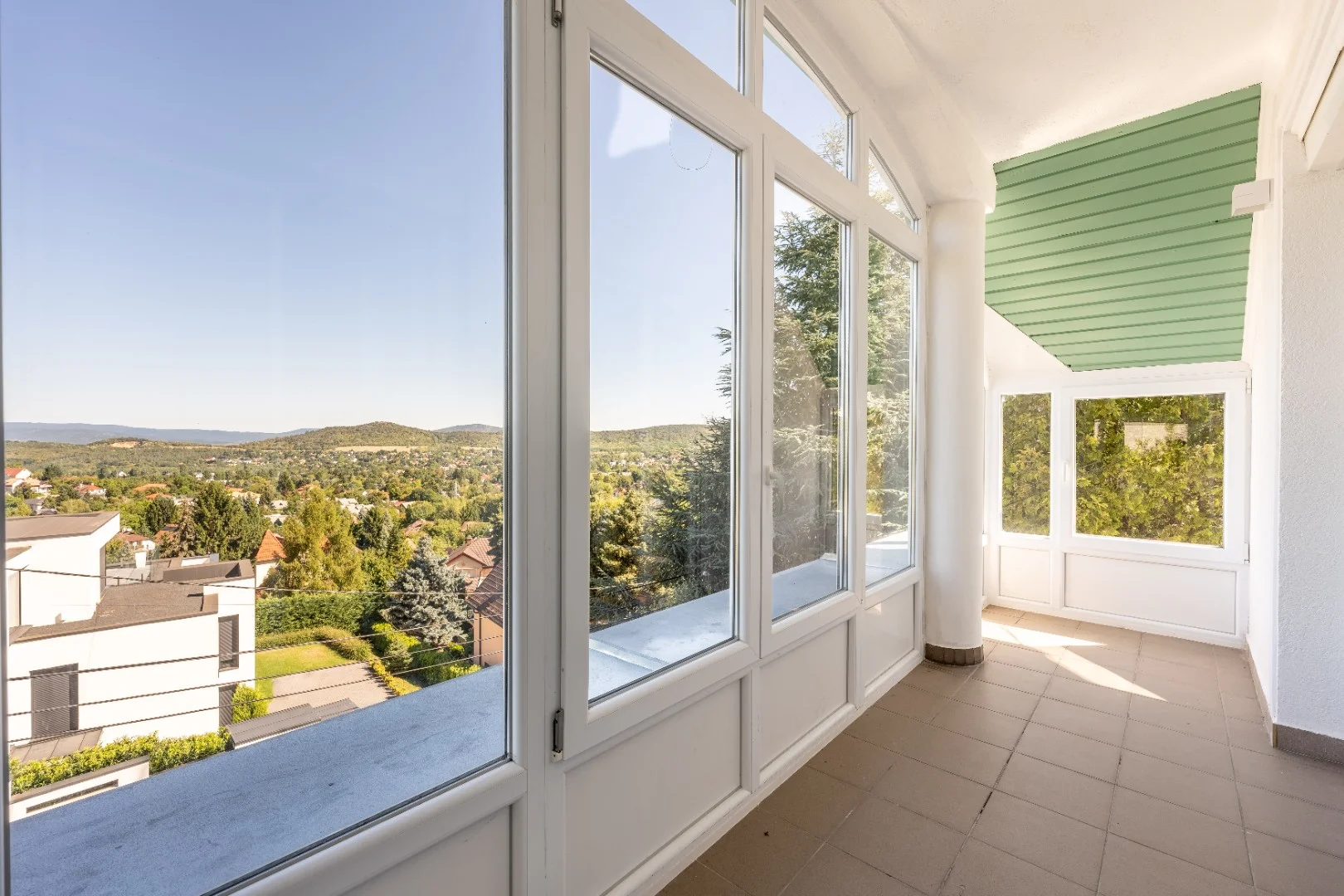 Panorámás Luxus Ikerház Remetekertváros Szívében! - Kép 4