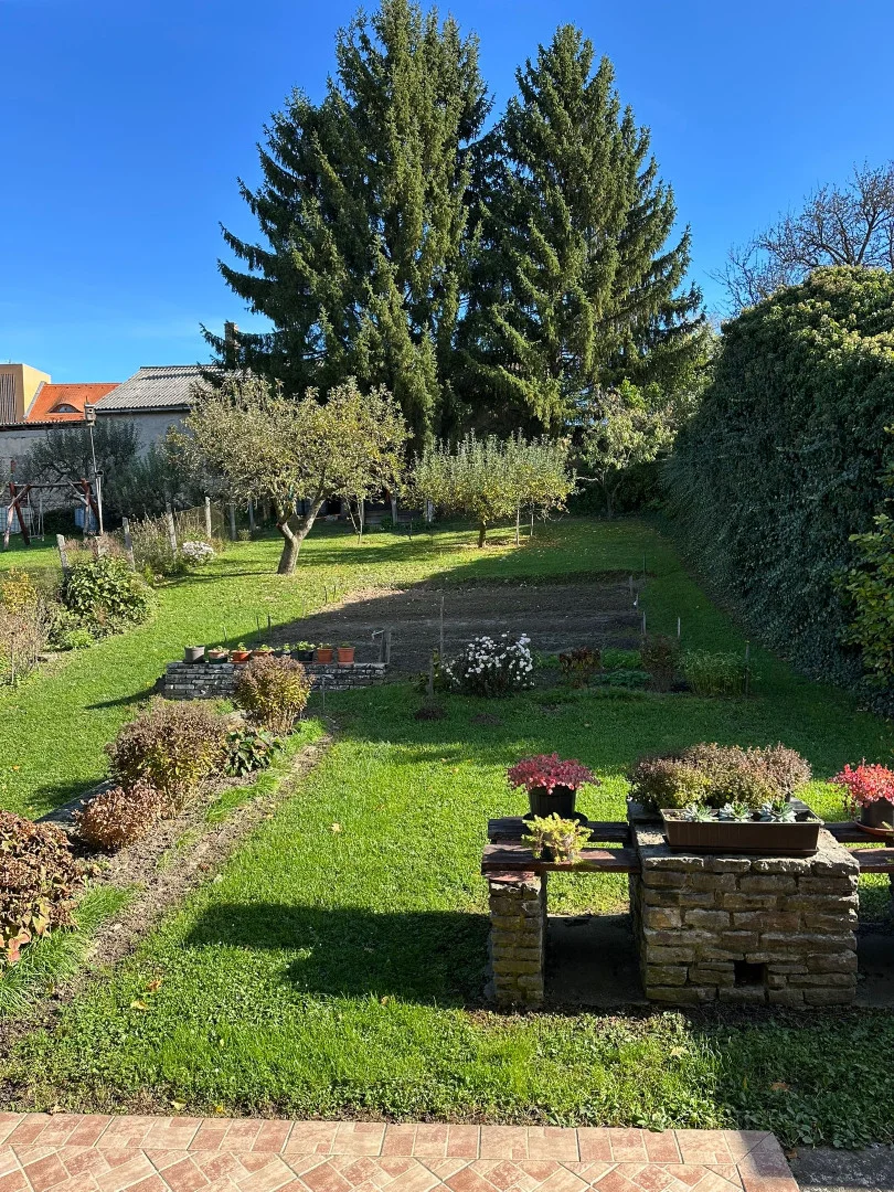 Bakonybélben Központi elhelyezkedésű családi ház keresi új tulajdonosát. - Kép 3