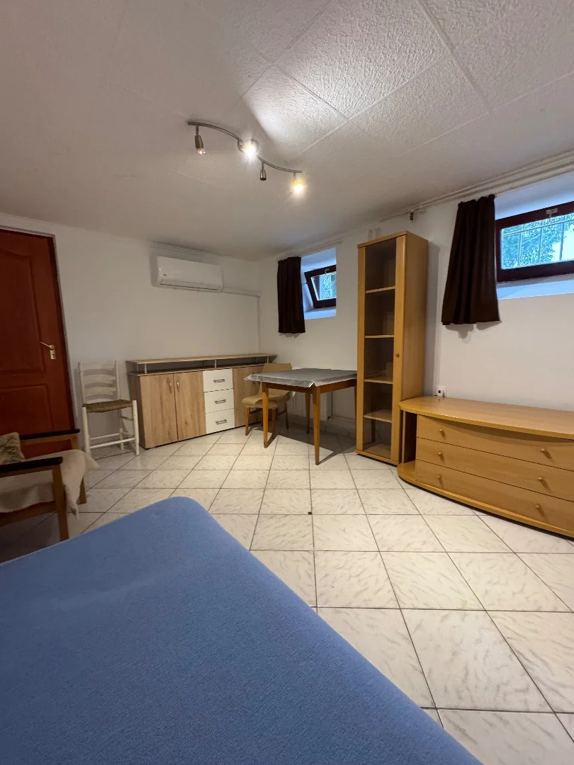 Kiadó alagsori garzon lakás