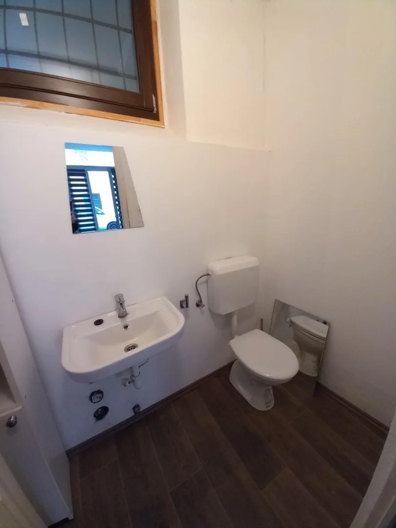 Kiadó üzlet iroda / üzlet / kereskedelmi / szolgáltató Pécsen - Kép 3