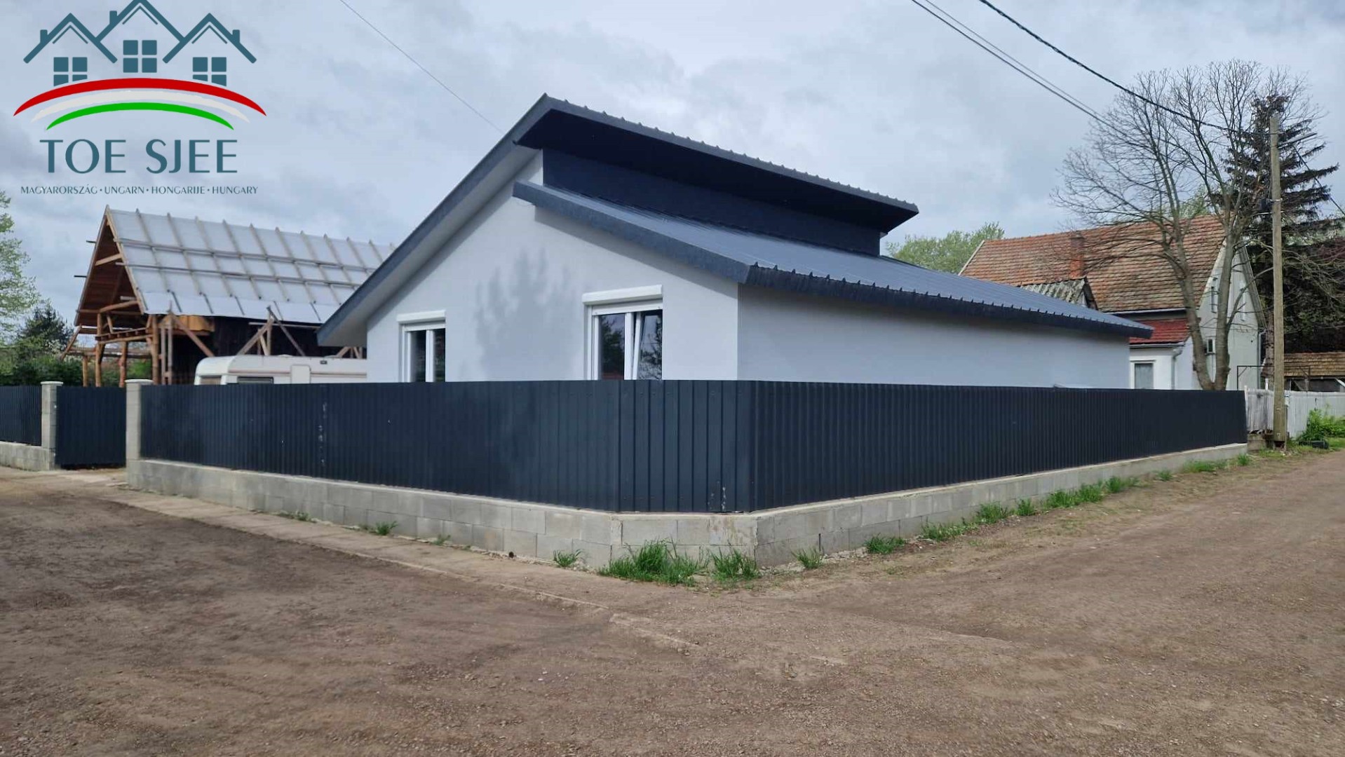 Újszerű állapotú családi ház eladó Adádszalókon (idn240402)