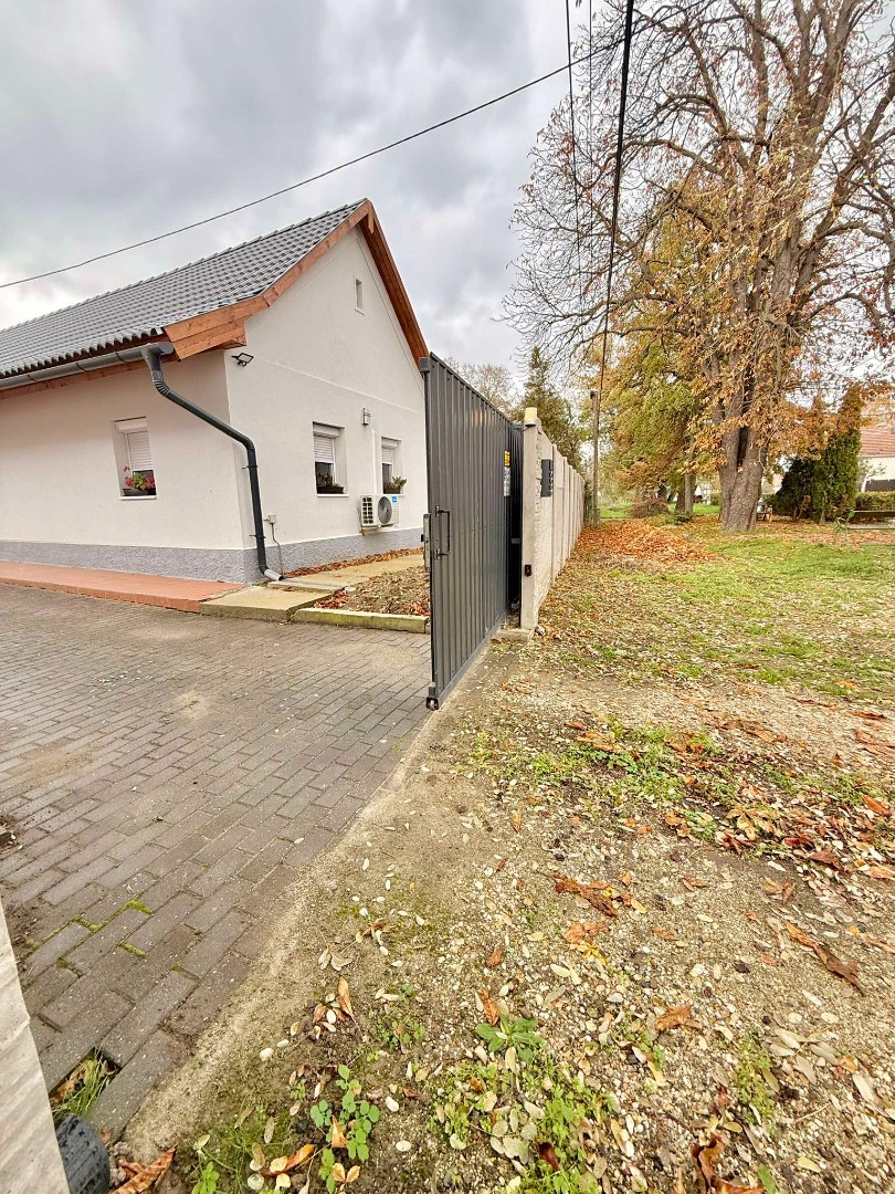 Eladó családi ház Dédestapolcsányon - Kép 8