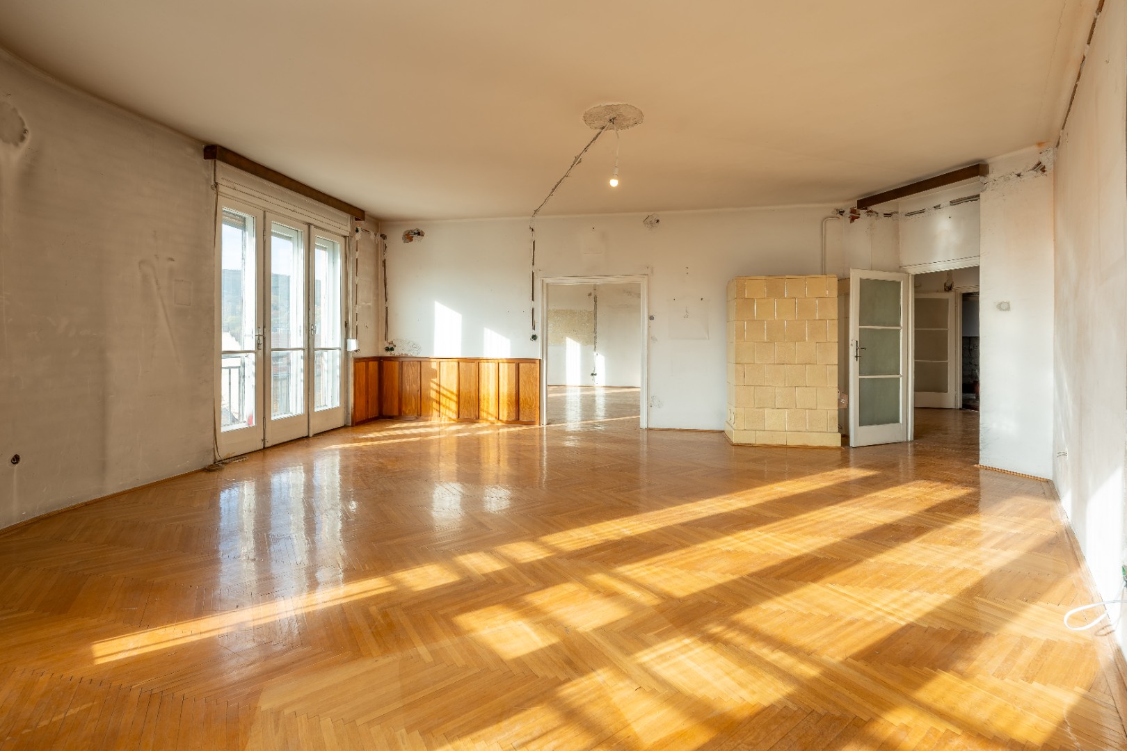 Eladó prémium adottságú ingatlan Budapest szívében – befektetőknek, ügyvédi irodának vagy orvosi rendelőnek! - Kép 3