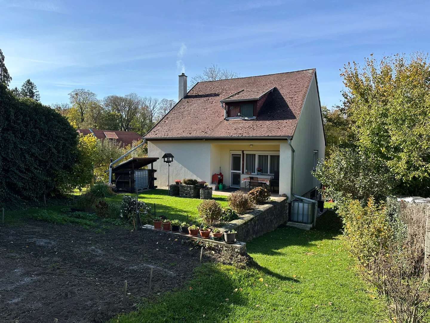 Bakonybélben Központi elhelyezkedésű családi ház keresi új tulajdonosát. - Kép 2