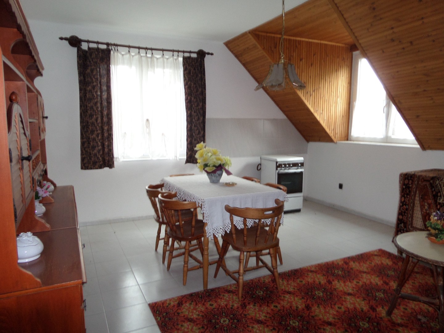 Komló szilvás városrészben panorámás családi ház - Kép 11