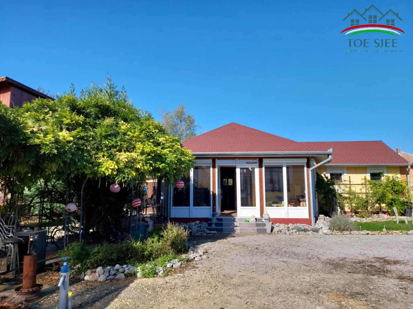 Tiszaderzsen családi ház hatalmas telekkel eladó (idn241104)