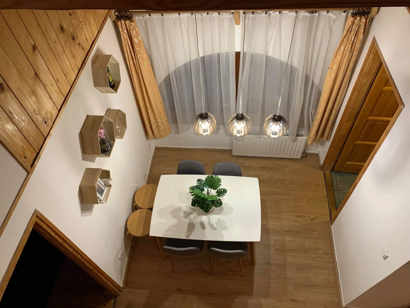 Eladó egy 55 m²-es, kétszintes, galériás lakás Pécs belvárosában – garázsbeállóval! - Kép 6