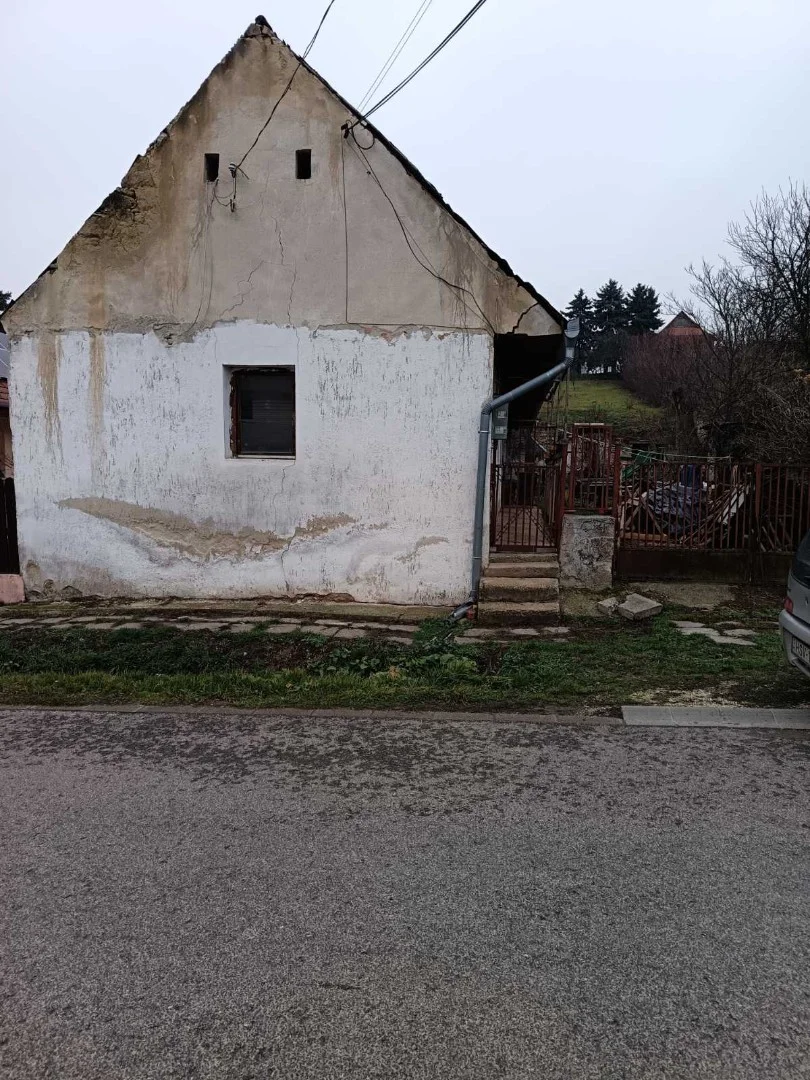 Erősen felújítandó családi ház vagy bontásovár - Kép 2