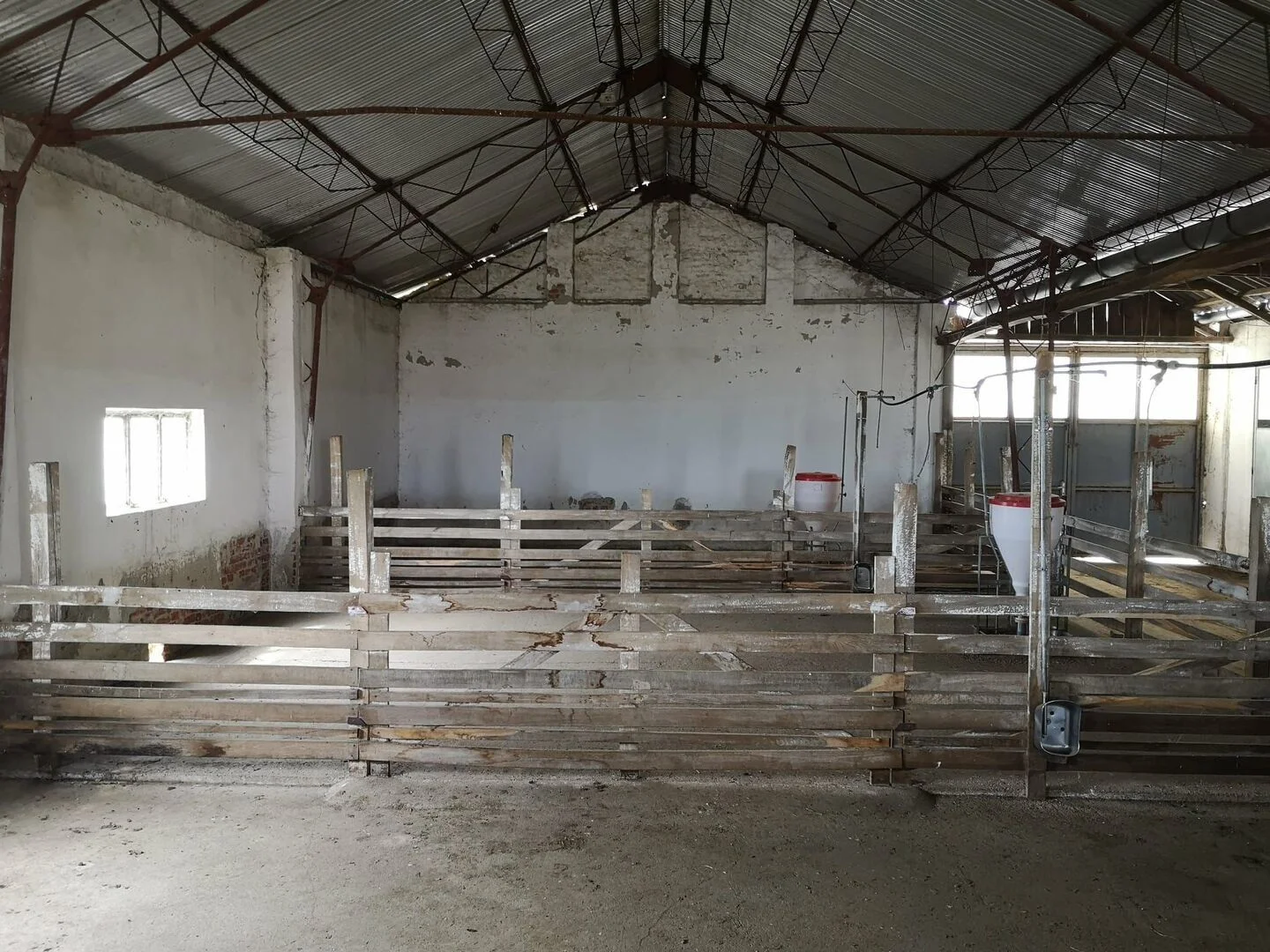 KIADÓ 600 m²-es GAZDASÁGI INGATLAN Lakhegyen - Kép 2