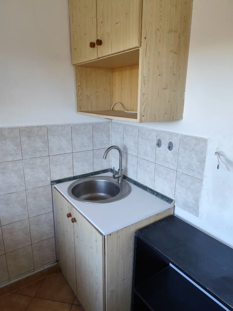 Részlegesen felújított panel lakás Várpalotán - Kép 3