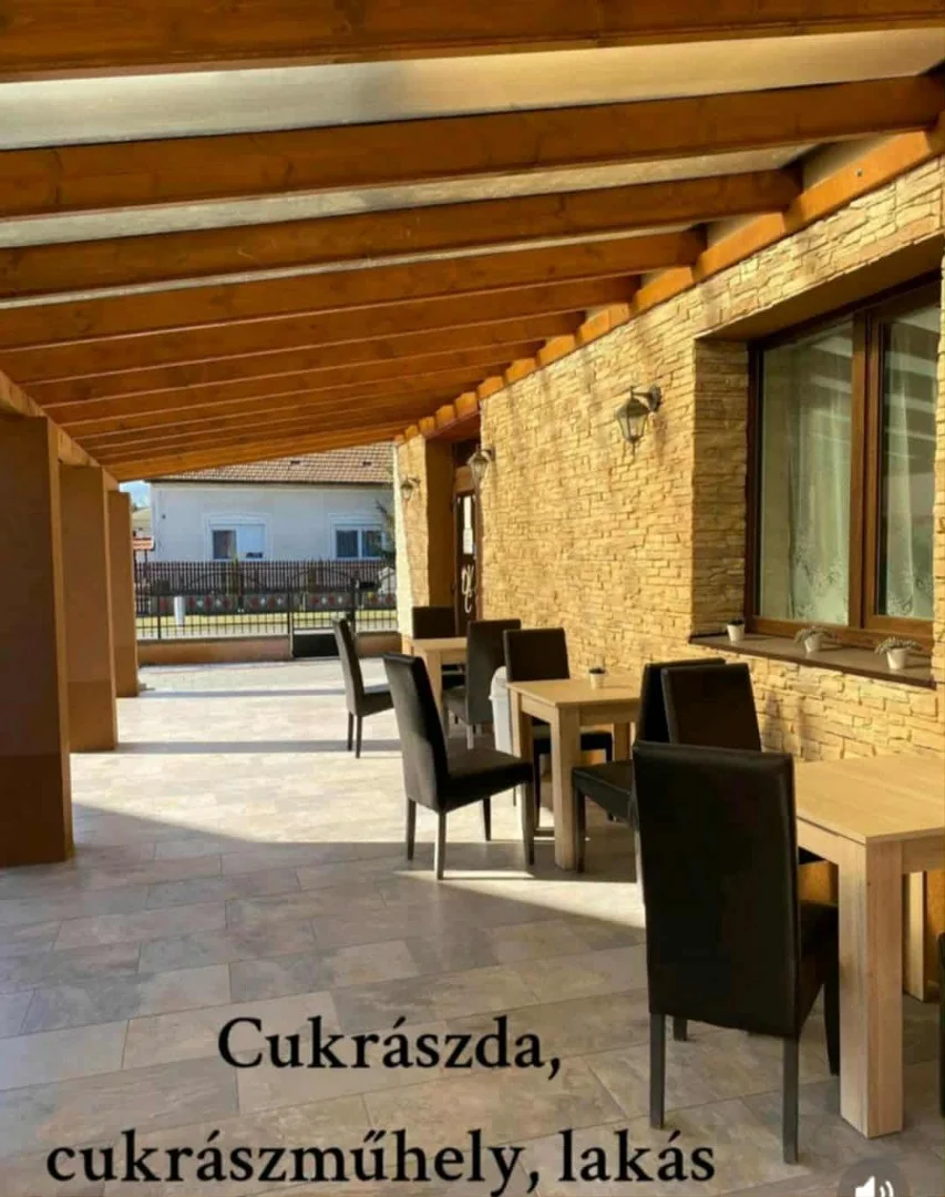 Cukrászda és lakás egyben