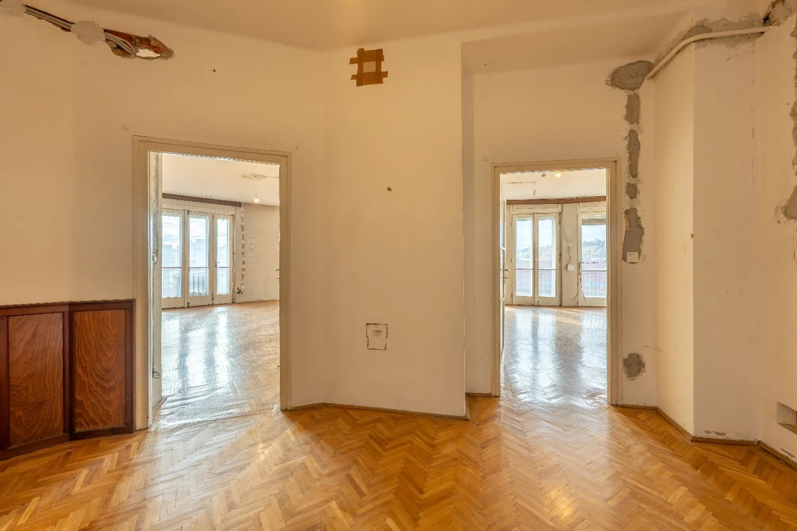 Eladó prémium adottságú ingatlan Budapest szívében – befektetőknek, ügyvédi irodának vagy orvosi rendelőnek! - Kép 8