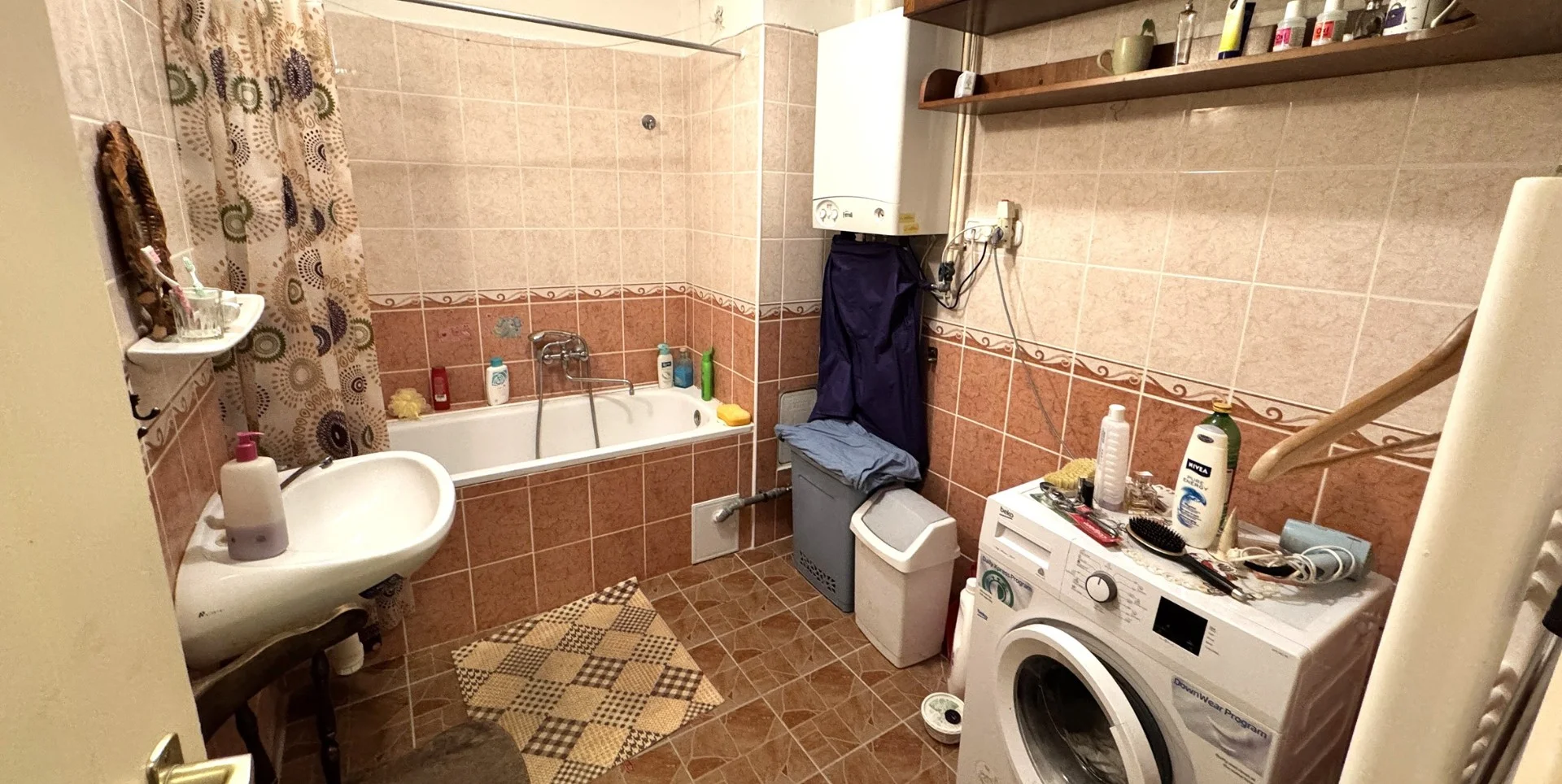 Nyíregyháza belvárosában a Kossuth utca közelében, földszinten lévő, 45 nm-es, 1 szoba-amerikai konyha-nappalis, csendes udvarra néző, akadálymentesített, fiatal tégla építésű lakás eladó. - Kép 9