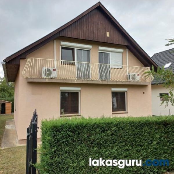 Borgátafürdőn Tetőtér Beépítéses Ház – A Fürdőtől Mindössze 5 Perc Sétára!