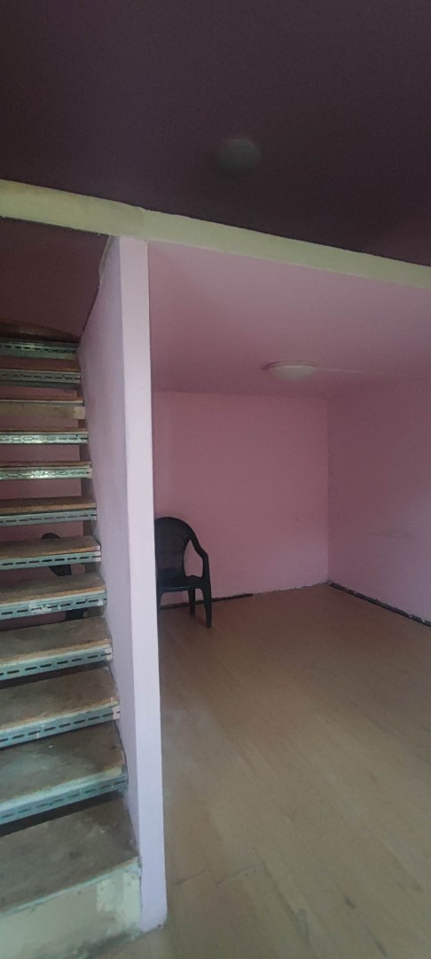 Beköltözhető emeleti felújítandó kis lakás eladó a 8. kerületben - Kép 8