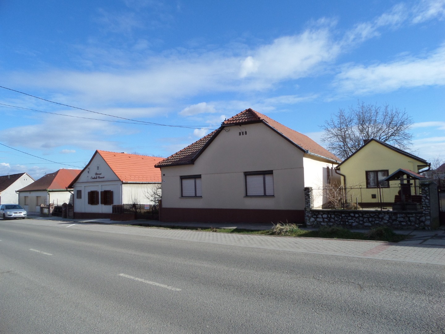 Villány központjában sok lehetőséget magában foglaló családi ház eladó - Kép 2