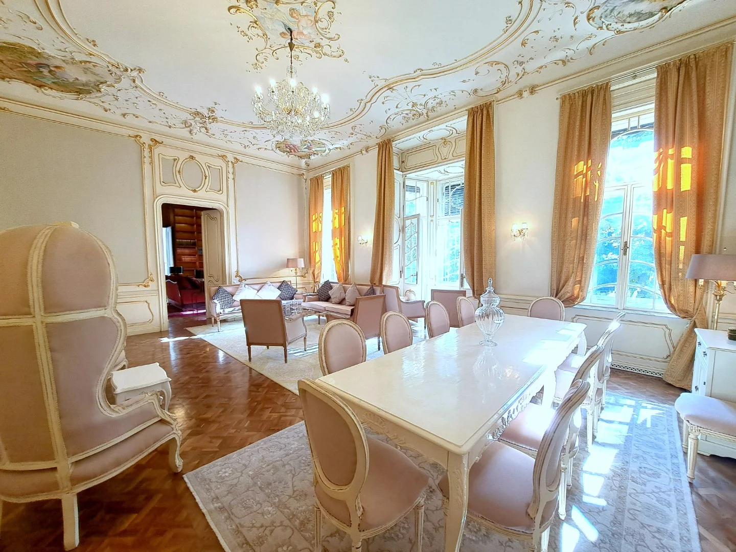 Kiadó luxuslakás a Palotanegyedben! - Kép 2