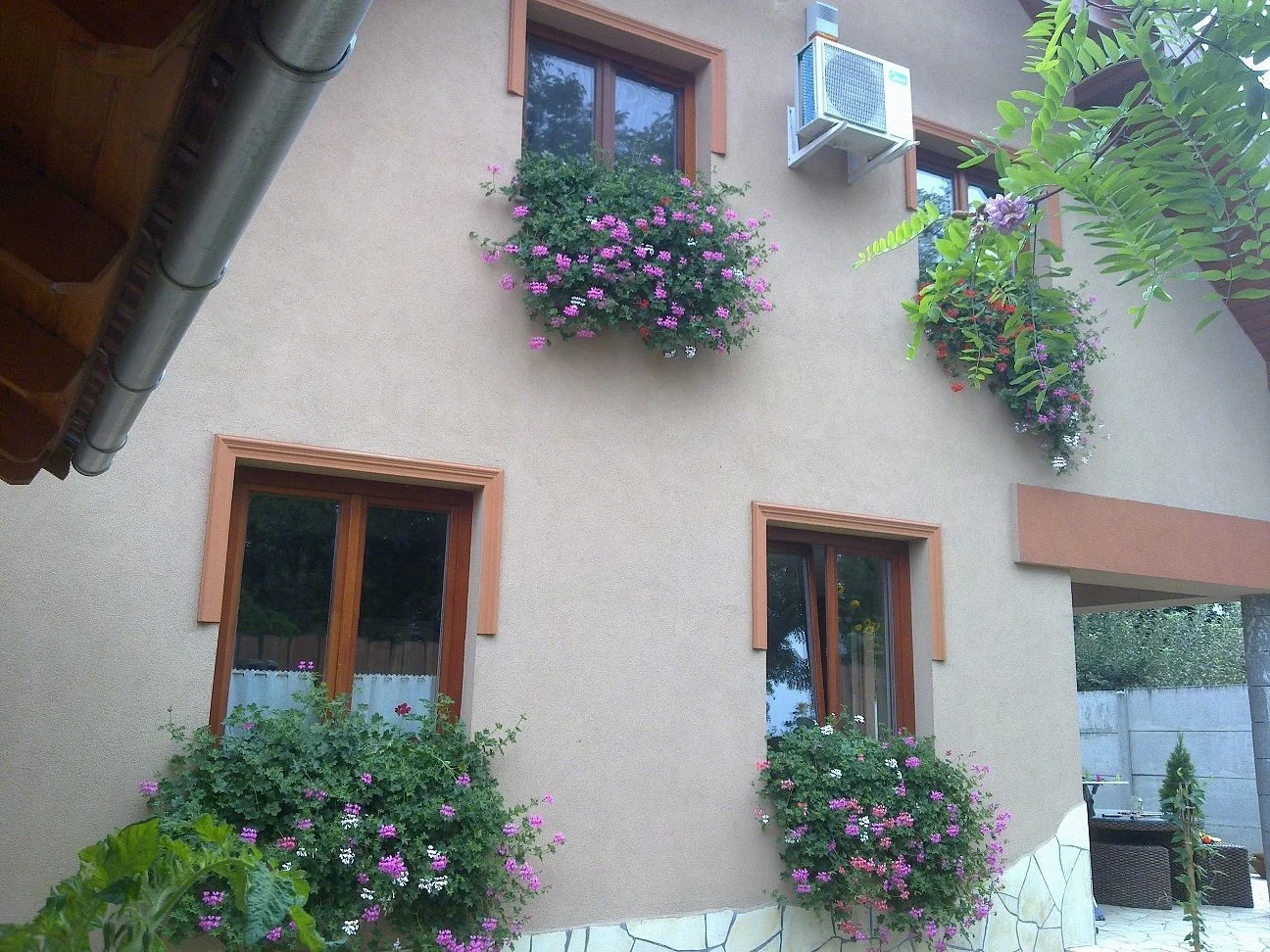 Kertes családi ház Szigetszentmiklóson extrákkal kétszintes családiház