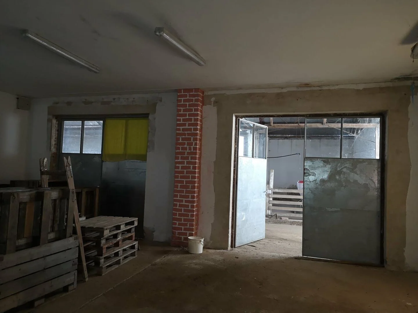 KIADÓ 600 m²-es GAZDASÁGI INGATLAN Lakhegyen - Kép 8