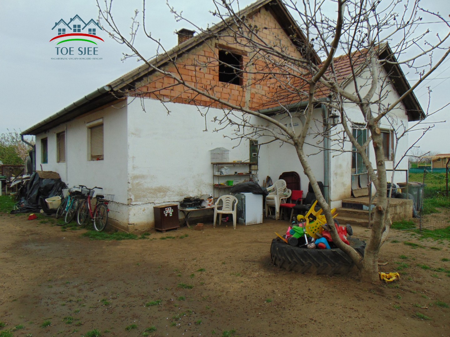 Abádszalókon eladó egy 2005-ben épült családi ház (idn230417)