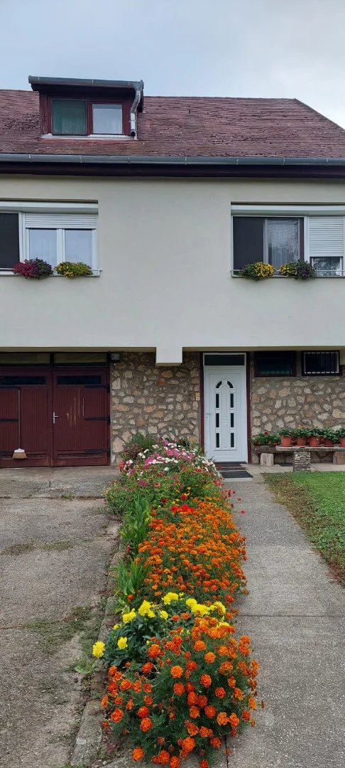 Bakonybélben Központi elhelyezkedésű családi ház keresi új tulajdonosát. - Kép 11