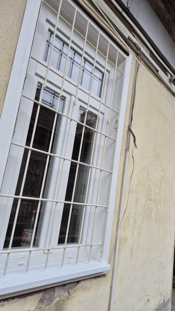 Beköltözhető emeleti felújítandó kis lakás eladó a 8. kerületben - Kép 11