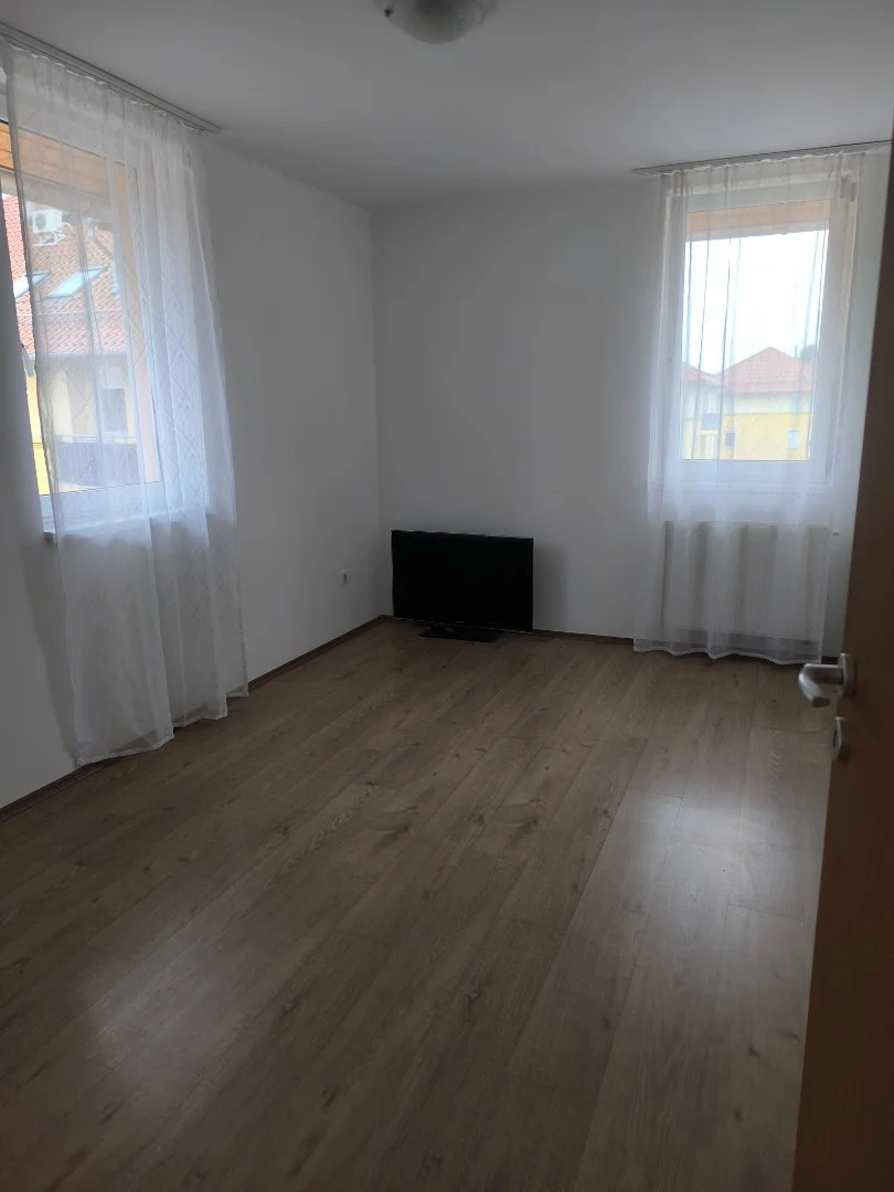 Eladó tégla lakás Pécsen - Kép 5