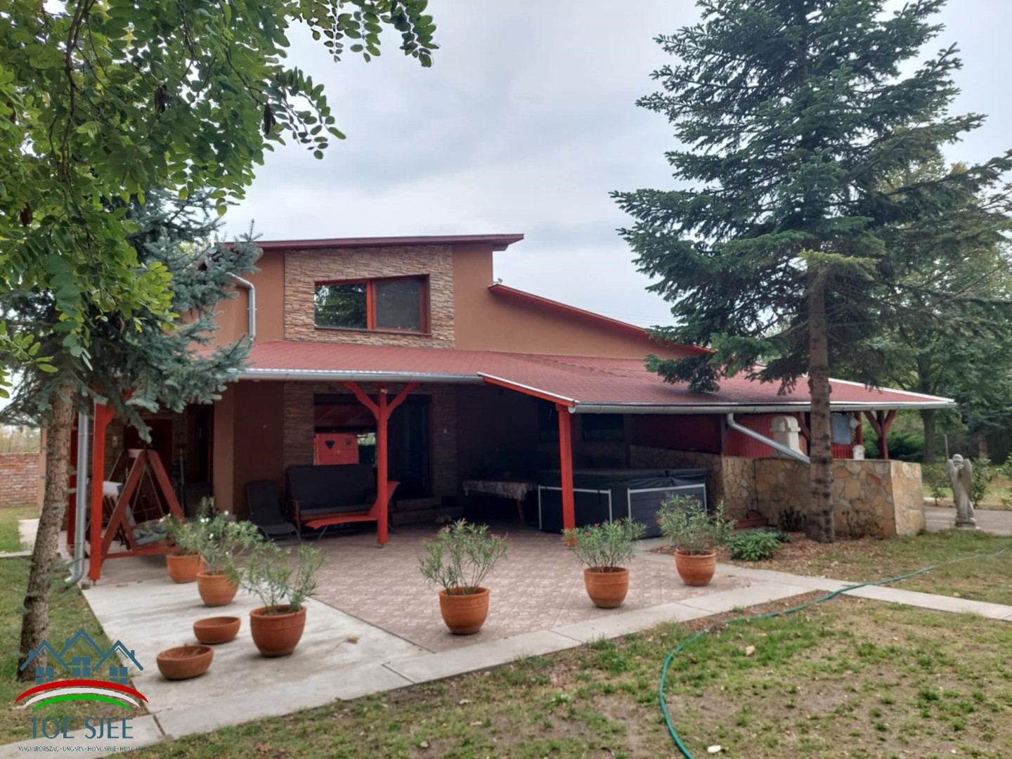 Tiszajenőn eladó családi birtok (idn241016)