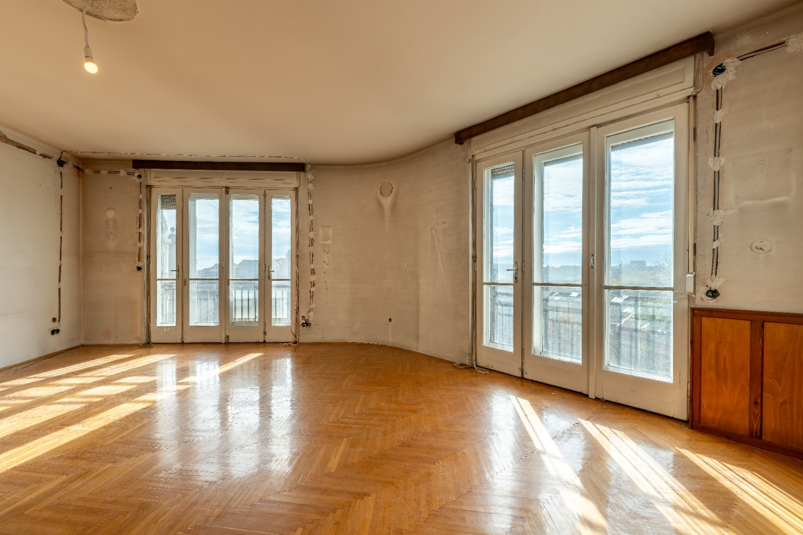 Eladó prémium adottságú ingatlan Budapest szívében – befektetőknek, ügyvédi irodának vagy orvosi rendelőnek! - Kép 2