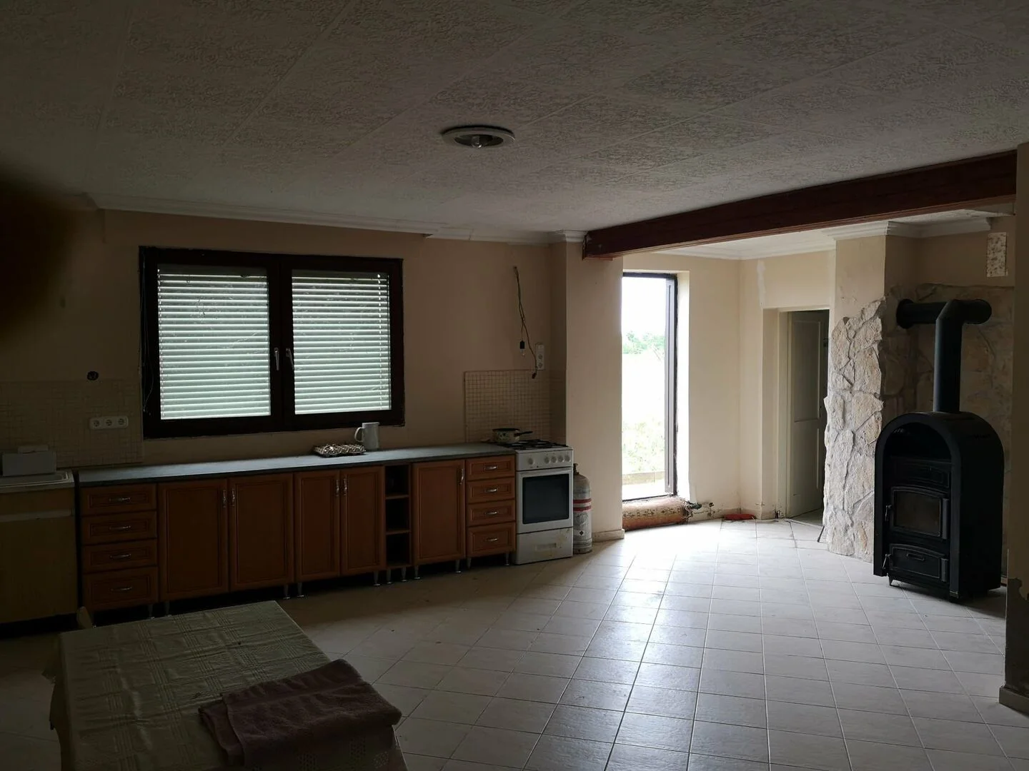 KIADÓ 600 m²-es GAZDASÁGI INGATLAN Lakhegyen - Kép 9