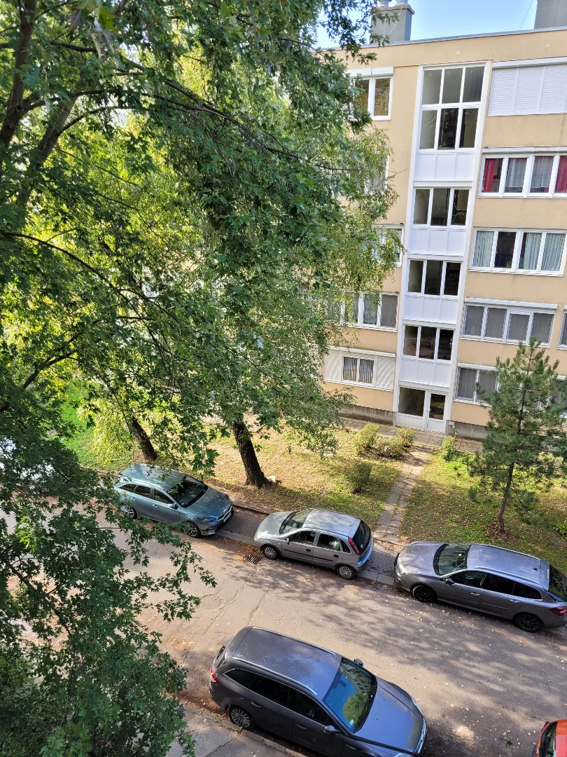 Felújítandó lakás Székesfehérvár családi házas övezetében - Kép 3