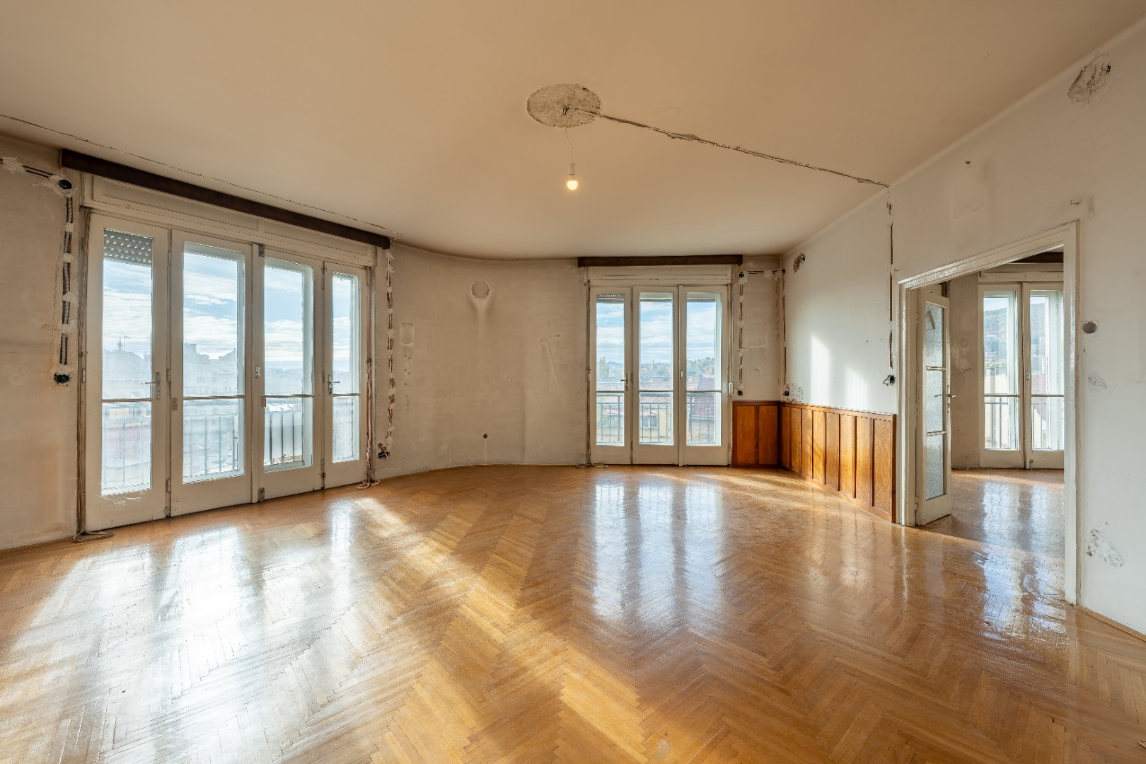 Eladó prémium adottságú ingatlan Budapest szívében – befektetőknek, ügyvédi irodának vagy orvosi rendelőnek!