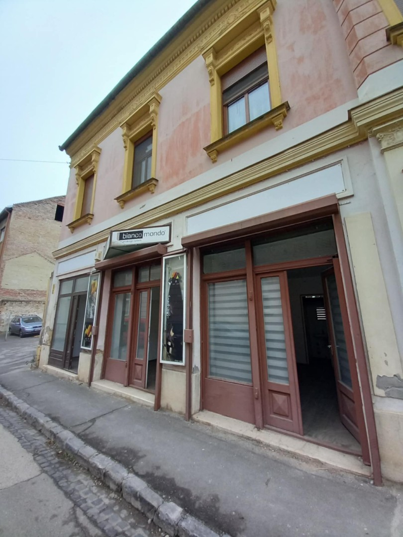 Belvárosi üzlet nagy utcafronti kirakattal kiadó