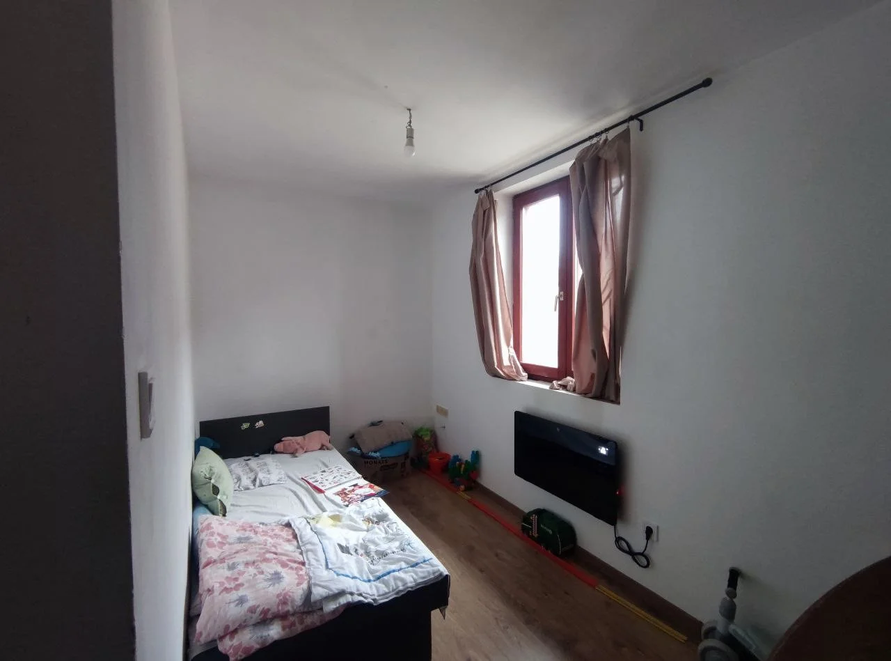 Pécel Fenyőfa utcában eladó 3 szintes, műszakilag felújított ház, befejezési lehetőséggel! - Kép 9