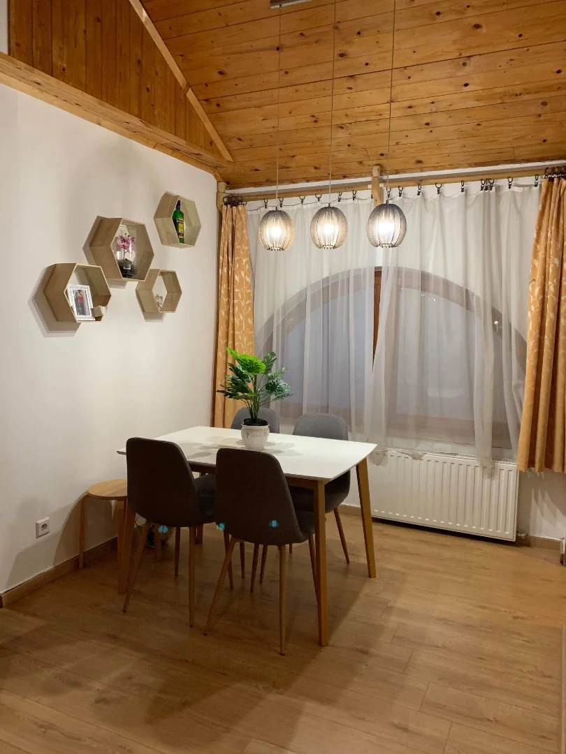 Eladó egy 55 m²-es, kétszintes, galériás lakás Pécs belvárosában – garázsbeállóval! - Kép 2