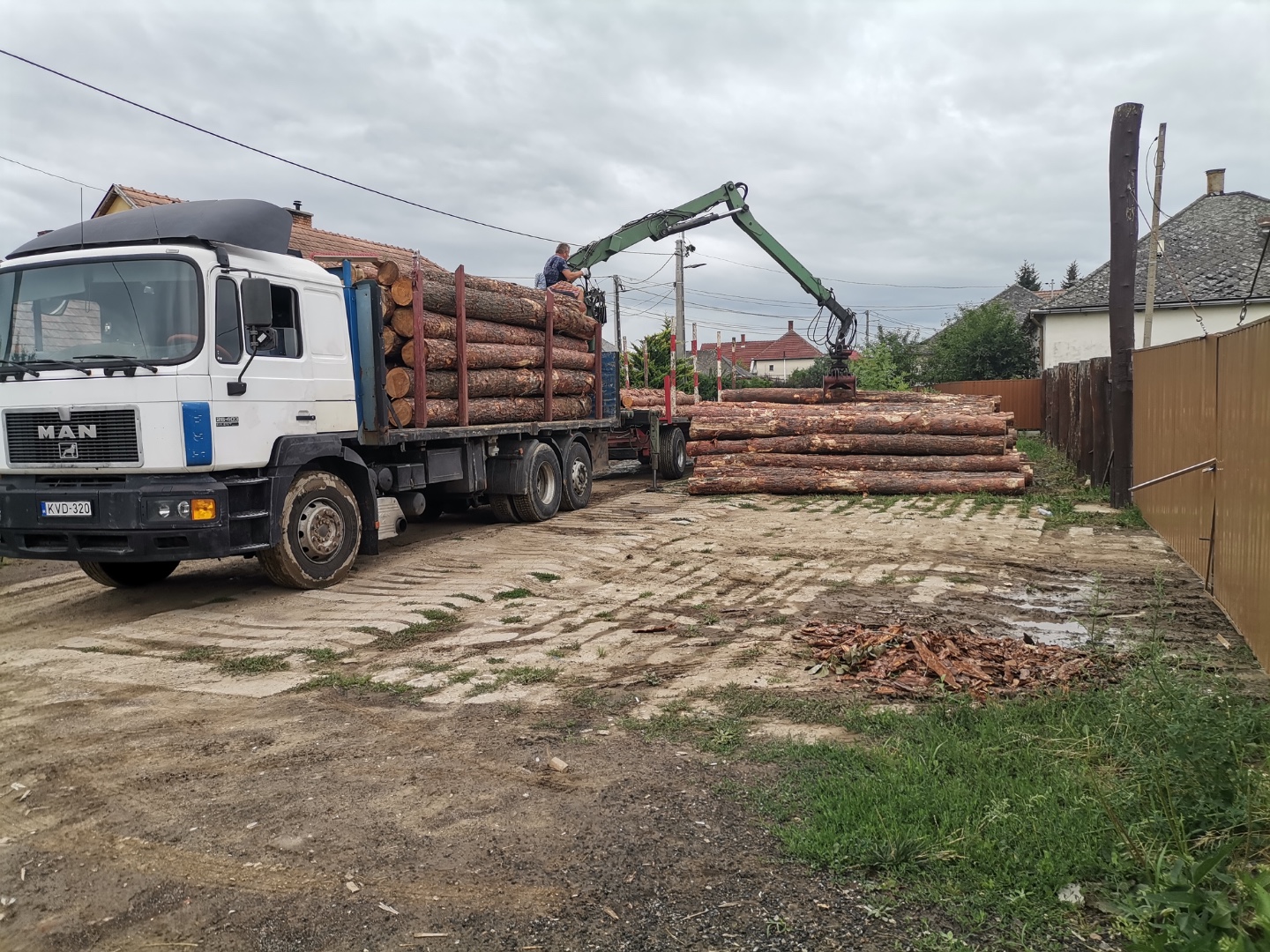 12000 m2 telephely eladò