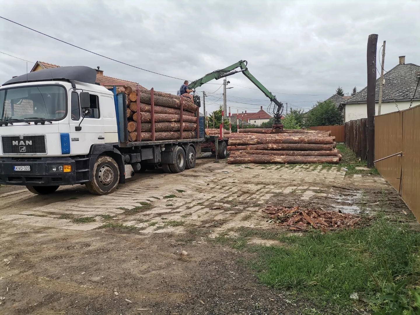 12000 m2 telephely eladò