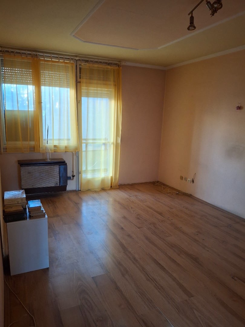 Második emeleti, két szobás lakás eladó - Kép 5