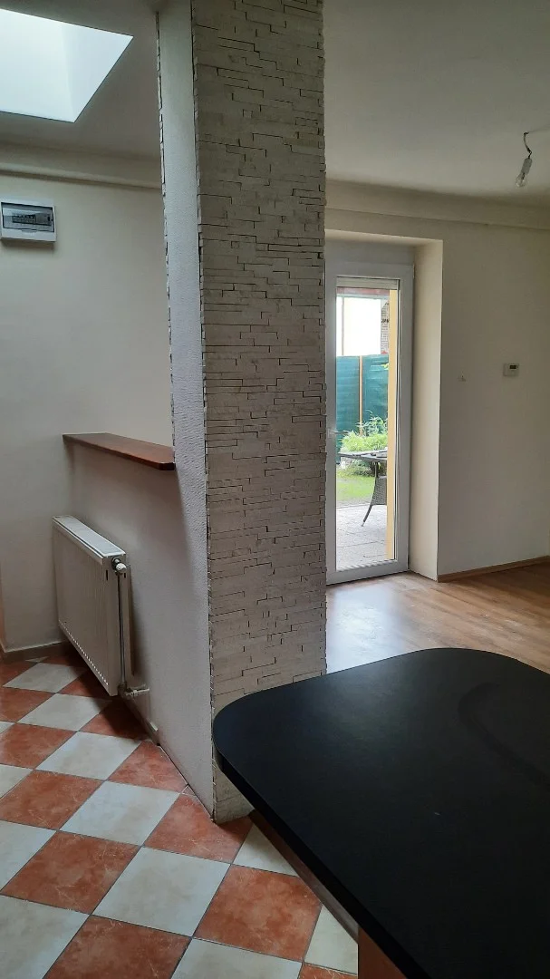 AZONNAL KÖLTÖZHETŐ 1/1TULAJDONOSTOL SORHAZI INGATLAN - Kép 11