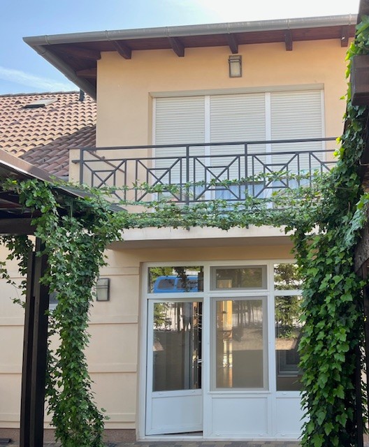 Eladó - Keszthely, lakás 3 családos házban, különbejárat, külön gáz, víz, villany mérő.