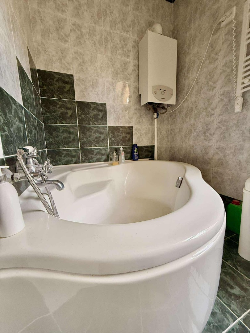 Eladó családi ház Miskolcon - Kép 11