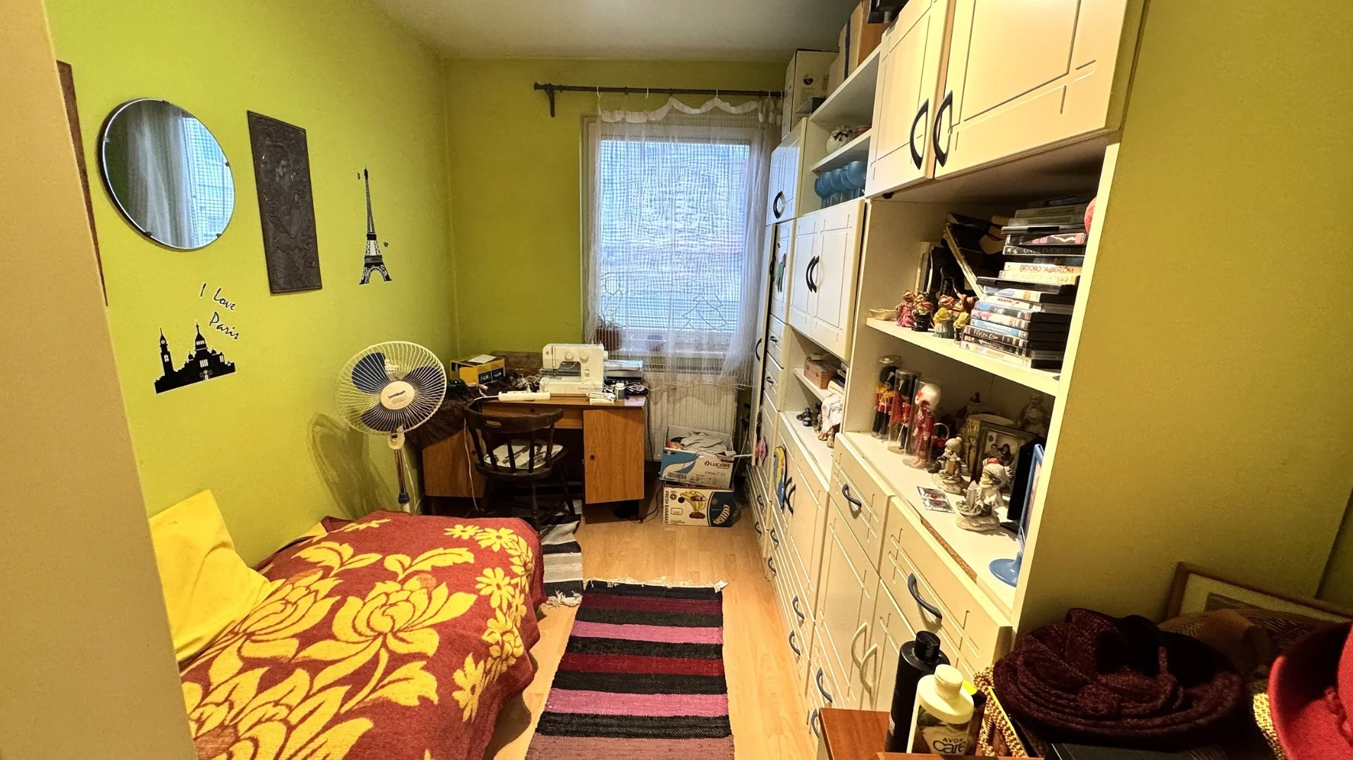 Nyíregyháza belvárosában a Kossuth utca közelében, földszinten lévő, 45 nm-es, 1 szoba-amerikai konyha-nappalis, csendes udvarra néző, akadálymentesített, fiatal tégla építésű lakás eladó. - Kép 7