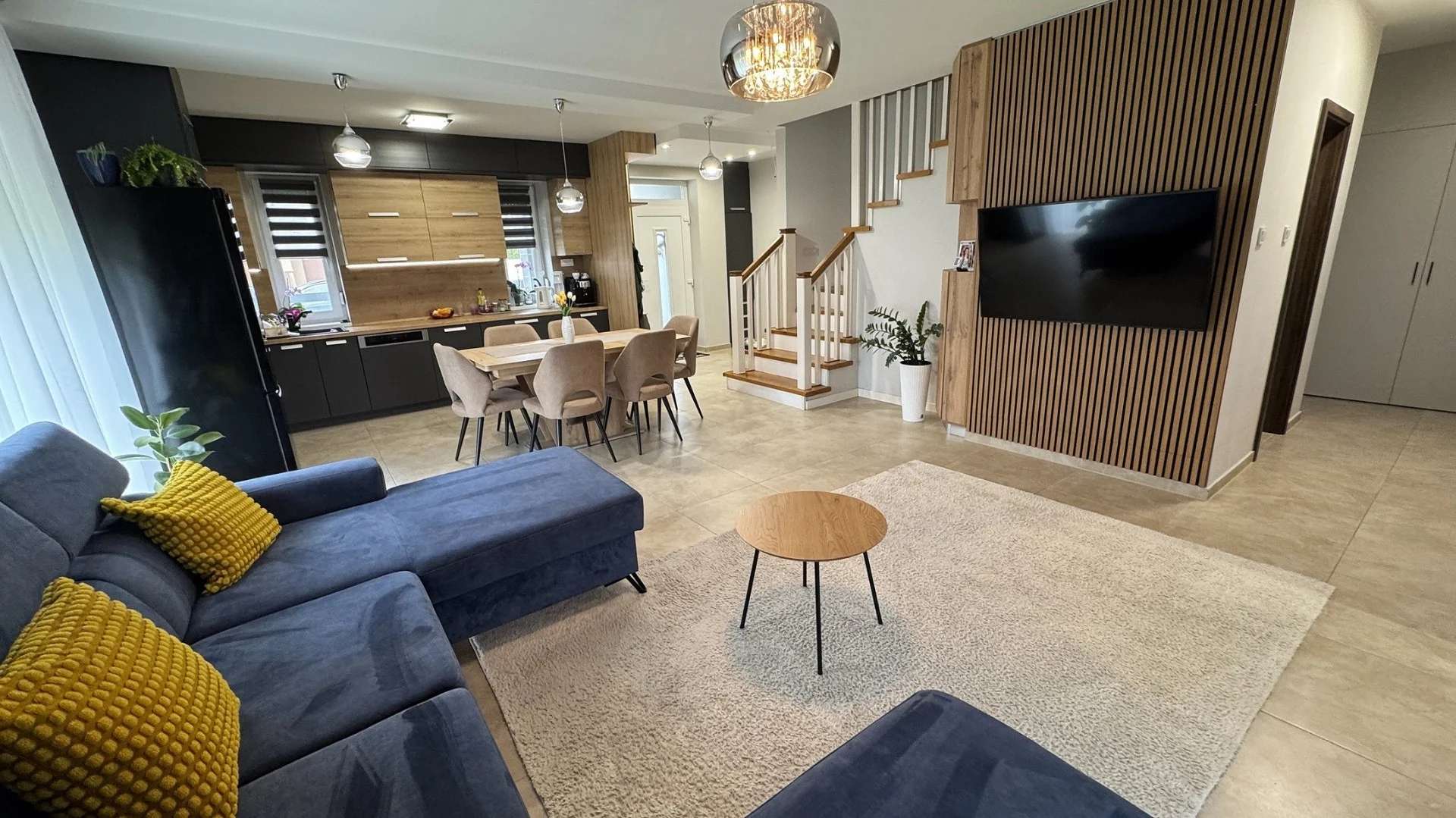 Nyíregyházán a Báthory lakóparkban, csendes aszfaltozott utcában, exkluzív prémium minőségű, magas műszaki tartalommal rendelkező 142 nm-es, 3 szoba-amerikai konyha-nappalis, családi ikerház, 500 nm-es parkosított udvarral eladó. - Kép 6