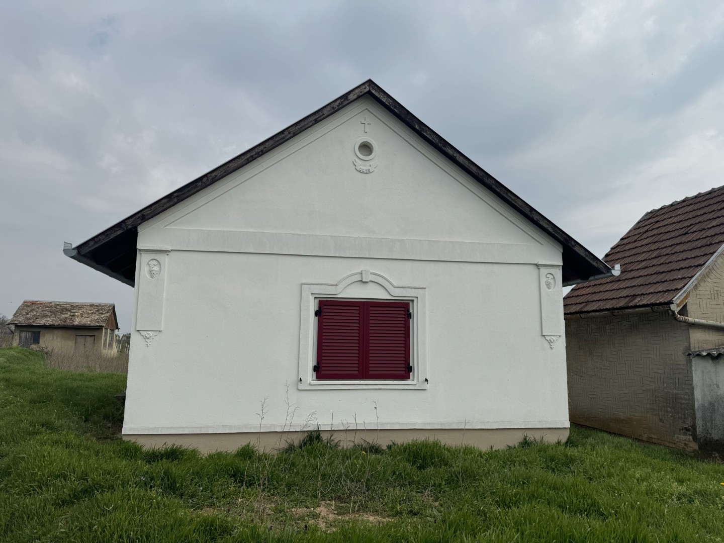 Villány szőlőhegyen présház eladó