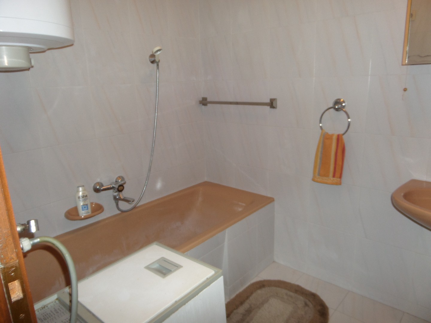 Komló szilvás városrészben panorámás családi ház - Kép 12