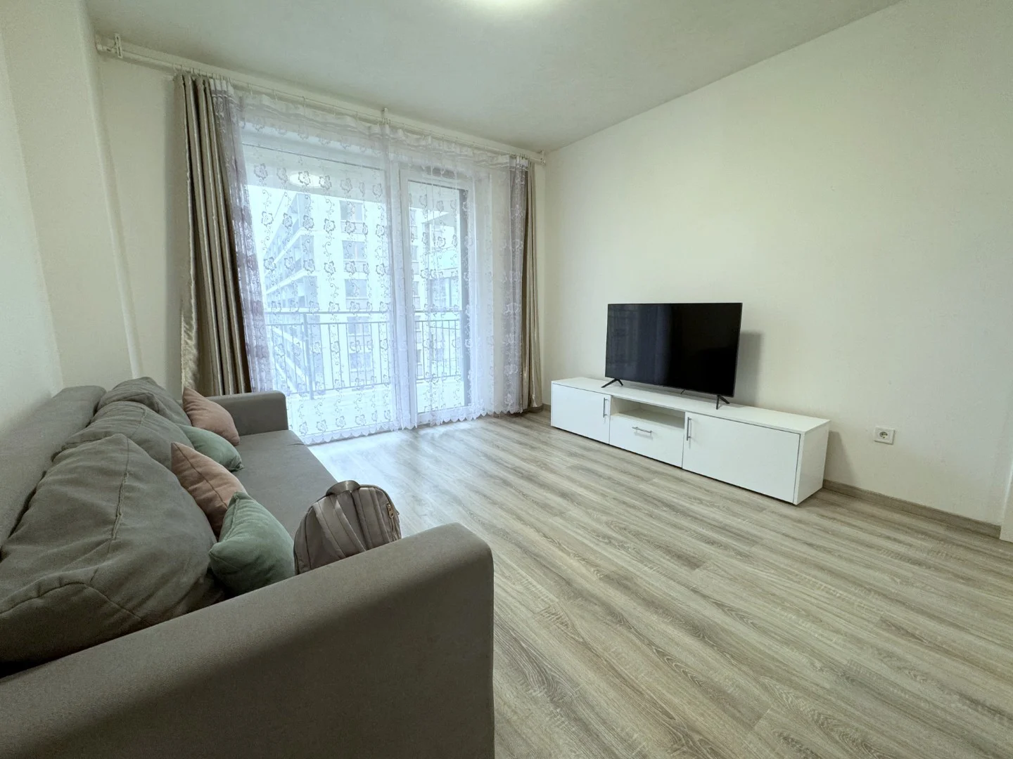 Kiadó tégla Budapest 13. ker.en - Kép 2