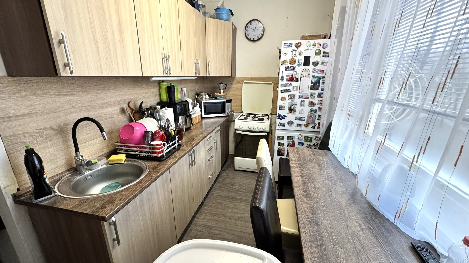 Nyíregyháza-Jósavárosban a Május 1 téren, 1. emeleti, 55 nm-es, 2+1 szobás lakás eladó.