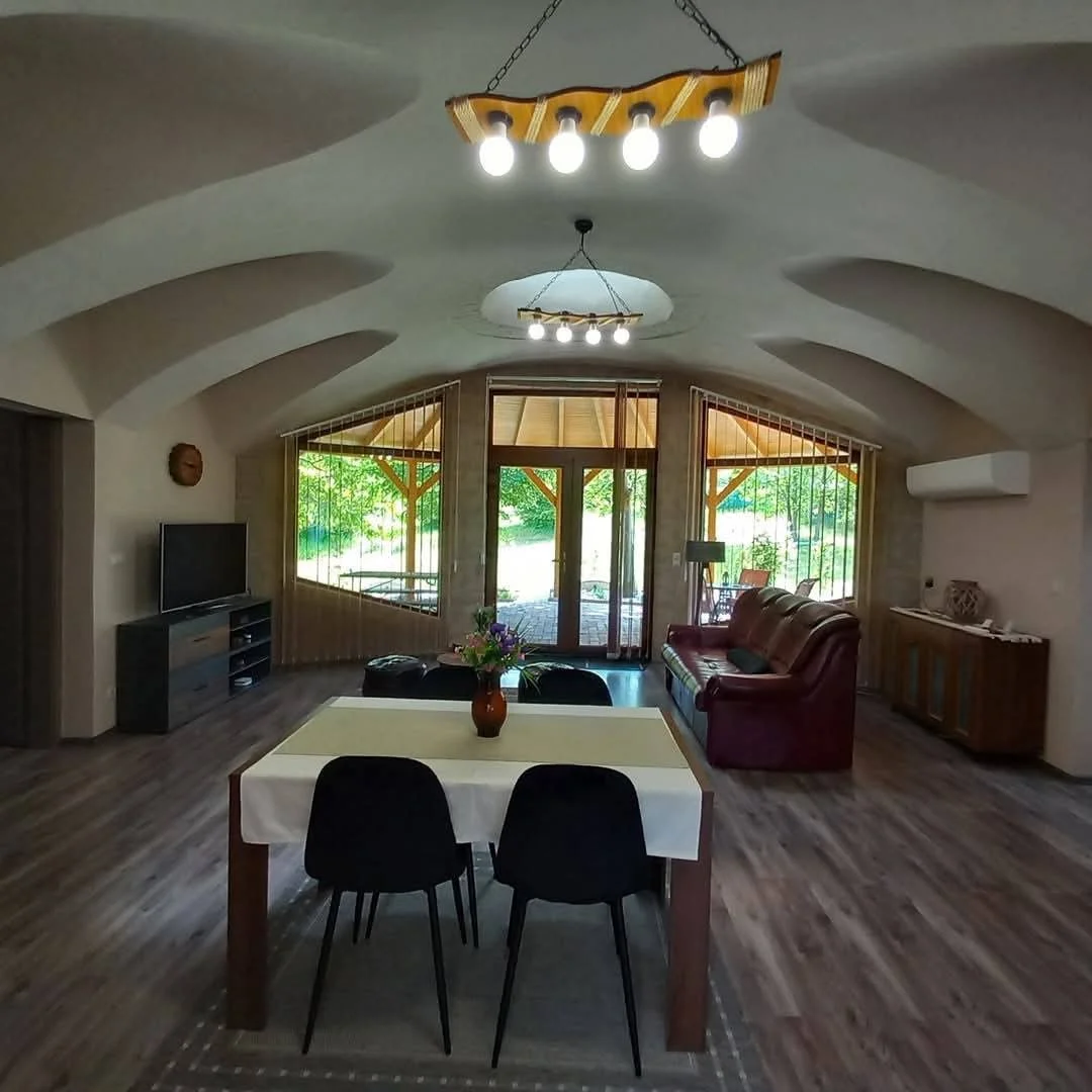 Különleges organikus dombház - Kép 8